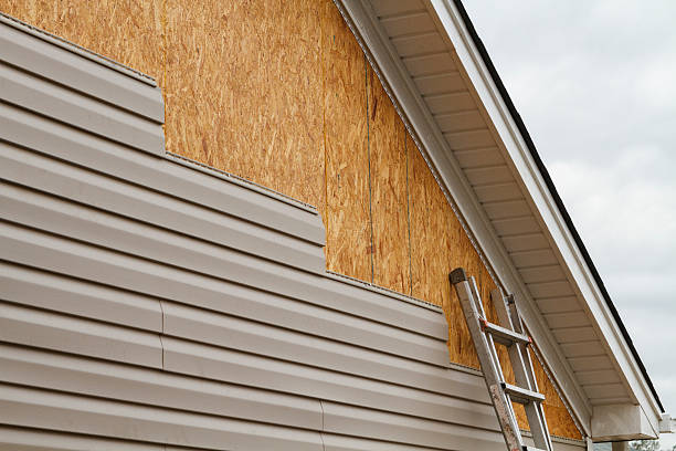 Professional Siding technician working in Lawrenceville, IL